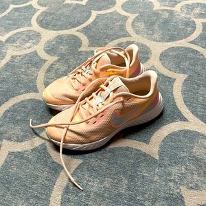 Nike Revolution 5 youth shoes